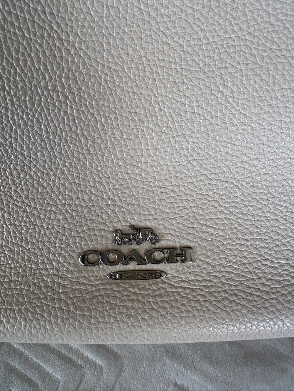 Coach White Pebbled Leather Shoulder Bag with Detachable Strap - Picture 4 of 10